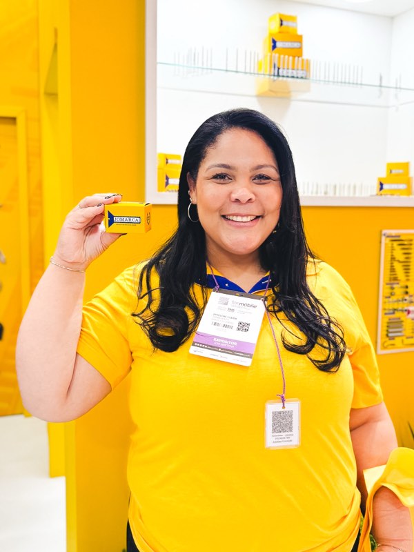 Equipe Jomarca Kits reunida no estande da Formóbile 2026.