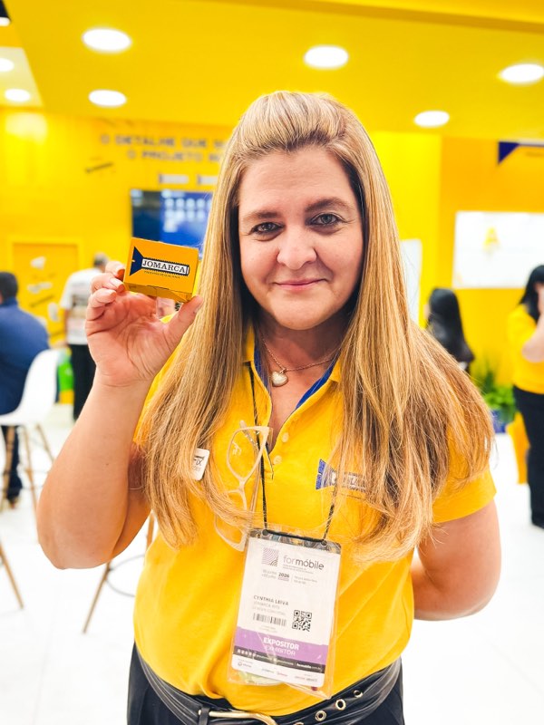 Equipe Jomarca Kits reunida no estande da Formóbile 2026.