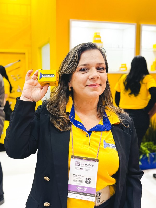 Equipe Jomarca Kits reunida no estande da Formóbile 2026.