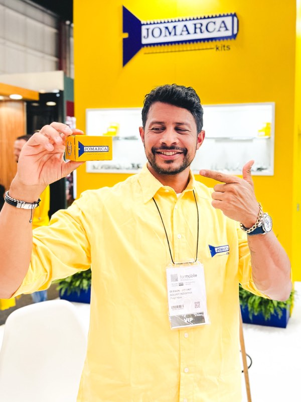 Produtos Jomarca Kits expostos no estande da Formóbile 2026.