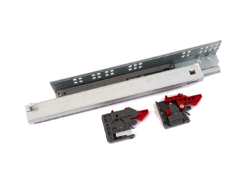 Corrediça Soft Closing Extração Total 3D da Jomarca Kits, com os dois clipes de fixação.